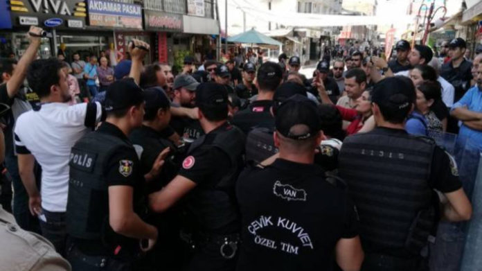 Diyarbakir : la police barricade les routes pour empêcher la mobilisation des Kurdes