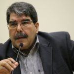 Muslim : Les révélations de Peker ruineront la coalition 2014 en Turquie Salih Muslim, coprésident du conseil du PYD, a déclaré que les révélations du chef de la mafia turque Sedat Peker conduiraient à la désintégration de la coalition formée en 2014 pour mettre en œuvre le soi-disant « plan d'effondrement » contre l'opposition kurde.