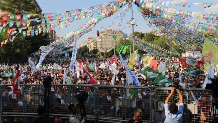 Grand rassemblement pour la paix à Diyarbakir