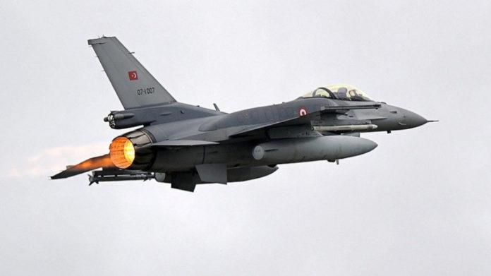 L’aviation turque bombarde la région d'Akre au Kurdistan