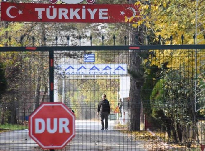 Expulsé par la Turquie, un membre de Daesh est bloqué à la frontière turco-grecque