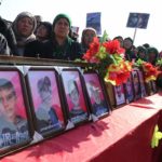 Des milliers de personnes aux funérailles des victimes du massacre de Tall Rifaat Des milliers de personnes aux funérailles des victimes du massacre de Tall Rifaat