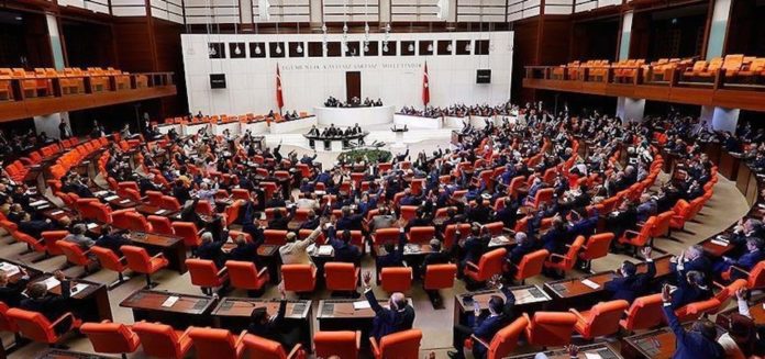 Le Parlement turc a adopté, jeudi, une loi qui permet le déploiement de troupes en Libye