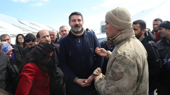 « L’AKP ne nous laisse pas aider les victimes du séisme de Van », dit un député HDP