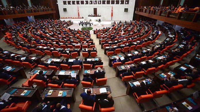 Procédures de suppression de l’immunité parlementaires pour 21 députés HDP