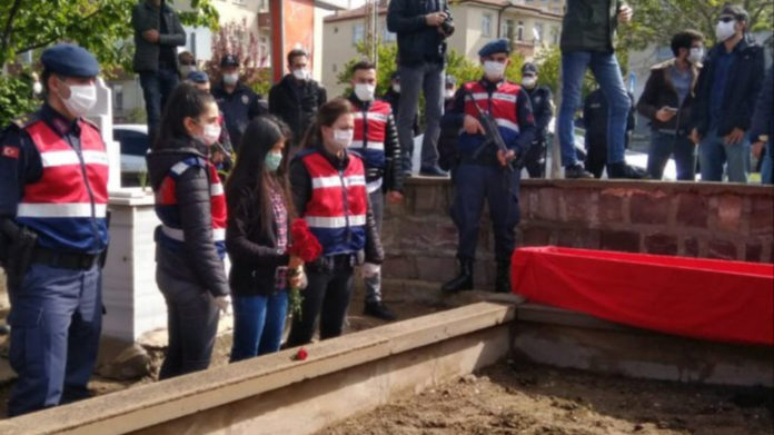 Le musicien du groupe Yorum enterré après son enlèvement par la police turque