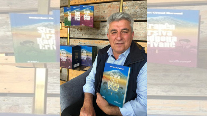 Le musicologue et artiste kurde Cewad Merwanî a transcrit dans un recueil en quatre volumes 900 chansons kurdes issues des archives de la Radio d'Erevan