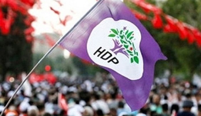 La marche du HDP entravée par la police à Hakkari et Edirne.