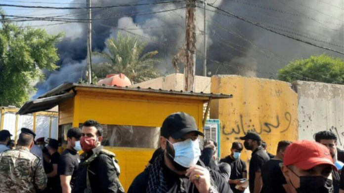 Un groupe proche de la milice Hachd al Chaabi a ciblé et incendié le bureau du Parti démocratique du Kurdistan (PDK) à Bagdad