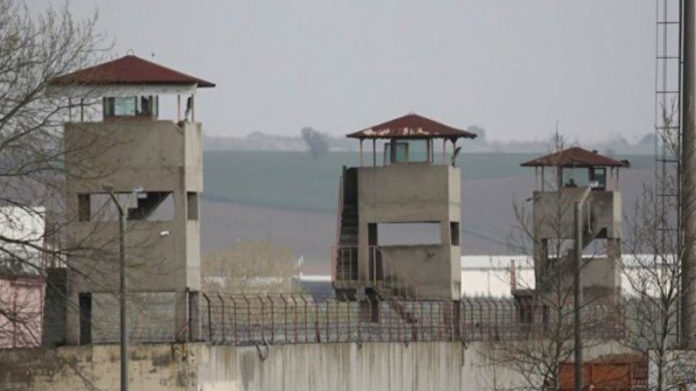 Şemsettin Kargılı, détenu dans la prison de type H d’Antep a rapporté que les violations des droits ont augmenté en prison