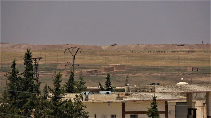 L’armée d'invasion turque et ses mercenaires ont augmenté leurs postes militaires à l’ouest de Tall Tamr, le long de la route stratégique M4