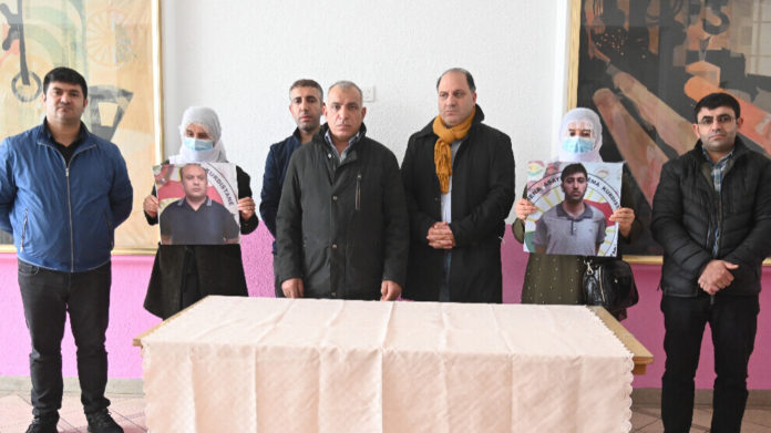 Les familles de deux Kurdes condamnés à la peine capitale au Sud-Kurdistan ont appelé le KRG à suspendre les sentences de mort.