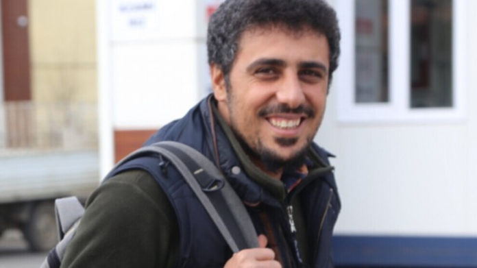Le journaliste kurde Aziz Oruç, détenu depuis 11 mois, a été libéré sous contrôle judiciaire par un tribunal d’Agri, ce lundi 9 novembre.