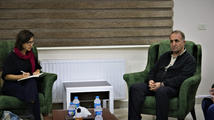 En visite au Rojava, la Députée européenne Hannah Neumann a déclaré que la solution de la crise syrienne n'est pas possible sans l'AANES.