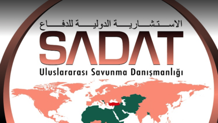 Implantée au Sud-Kurdistan sous divers noms, la société militaire privée SADAT mène des activités de formation pour le compte de l’État turc. Elle recrute par ailleurs des employés pour les services secrets turcs.