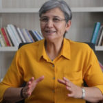 L’ex-députée kurde Leyla Güven incarcérée à Elazığ Leyla Güven a été incarcérée dans une prison de haute sécurité de la province d’Elazığ, a annoncé sa fille, la journaliste Sabiha Temizkan, mardi soir, sur son compte Twitter. Aucune information n’a été communiquée, ni à ses proches ni à ses avocats, concernant le transfert de Mme Guven qui, arrêtée lundi soir, avait été envoyée dans la maison d’arrêt de Diyarbakir dans un premier temps. Les avocats de l’ex-députée kurde ont eu connaissance de ce transfert lors d'une tentative de visite à leur cliente mardi après-midi.