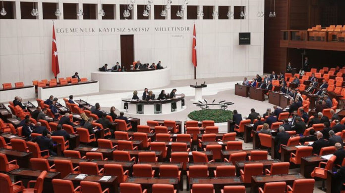 Parmi les 29 nouvelles demandes de levée d’immunité parlementaire soumises au Parlement turc, 23 concernent des députés du HDP.