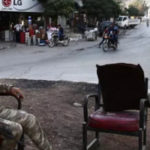 Afrin: 150 civils kidnappés par des djihadistes pro-turcs dans un village, un habitant traîné derrière un véhicule Des mercenaires pro-turcs ont enlevé 150 habitants d'un village d'Afrin; un habitant a été traîné derrière un véhicule.