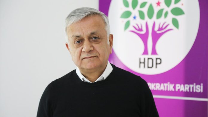 Dogan Erbas, représentant du HDP, a fait parlé de la capacité d'Abdullah Öcalan à apporter une solution pacifique pour le Moyen-Orient.