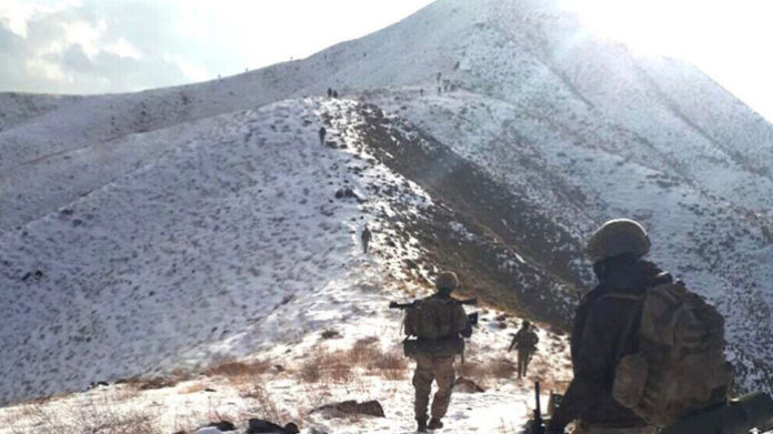 L’armée turque poursuit ses opérations à Lice, dans la province kurde de Diyarbakir. Des dizaines de personnes ont été arrêtées.