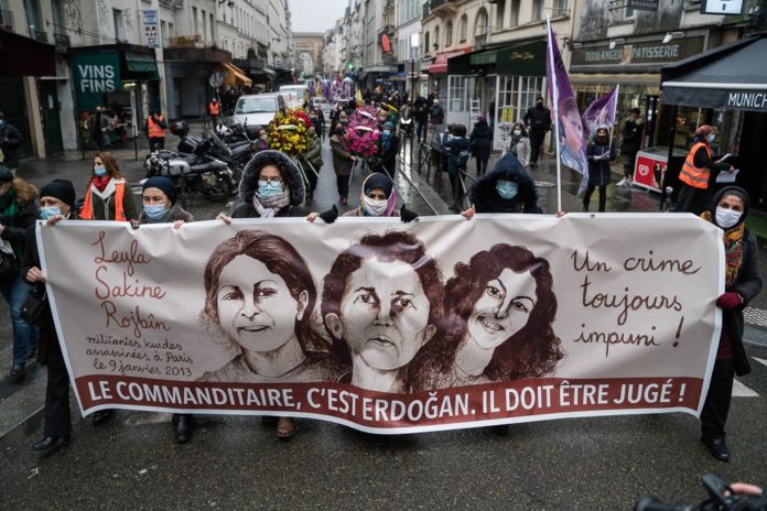 Un hommage a été rendu ce mercredi, à Paris, aux militantes kurdes Sakine Cansiz, Fidan Dogan et Leyla Saylemez exécutées dans la capitale française, il y a huit ans, par un agent des services de renseignement turcs (MIT)