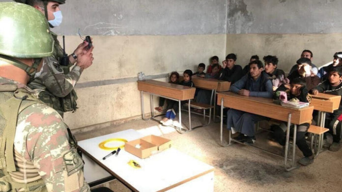 L'armée turque forme et recrute des enfants pour ses groupes de mercenaires djihadistes dans les zones occupées du nord de la Syrie