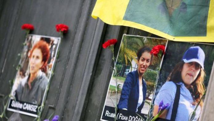 À l’appel du Conseil démocratique kurde en France (CDK-F), plusieurs manifestations auront lieu dans l’hexagone ce samedi 9 janvier, date anniversaire de l’assassinat des militantes kurdes Sakine Cansiz, Fidan Dogan et Leyla Saylemez, exécutées à Paris le 9 janvier 2013 par un agent de l’État turc.