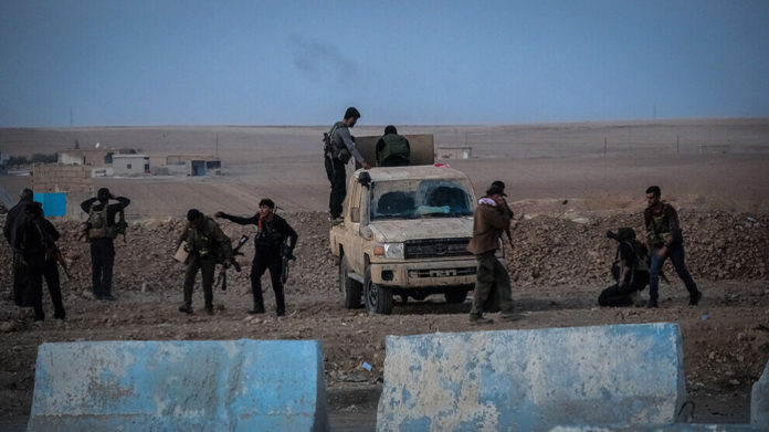 Les FDS ont à nouveau repoussé une attaque turque sur l'autoroute M4, près d'Aïn Issa, au nord de la Syrie.