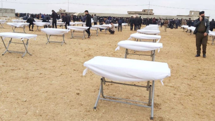 Dans le village de Koço, à Shengal, 104 yézidis massacrés par l'État islamique en 2014 sont enterrées aujourd’hui.