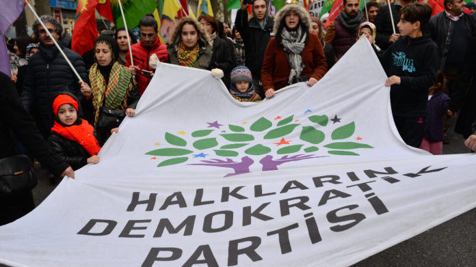 Les députés européens de gauche appellent à une action européenne contre le génocide politique mené par le régime turc à l’encontre du HDP