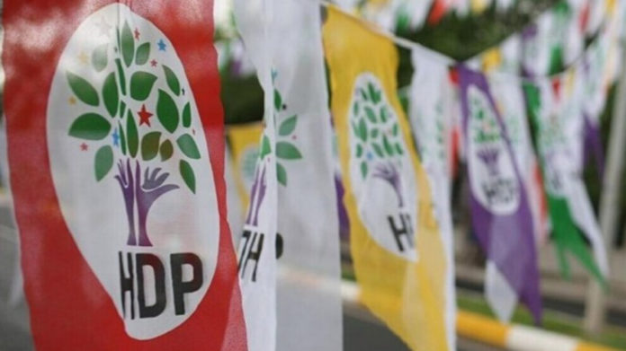 L'ELDH réclame dans un communiqué une réaction forte de l'UE face à la menace d'interdiction du HDP par la Turquie.
