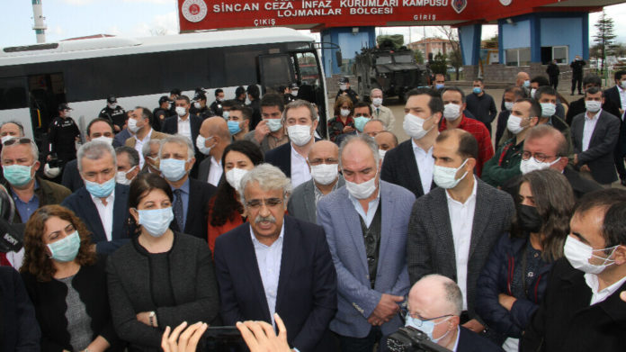 Avant le début du procès de Kobanê, le coprésident du HDP a déclaré : « Nous allons déjouer cette conspiration. »