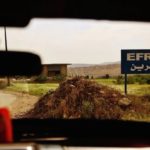 Les forces d’occupation turques mettent le feu aux forêts d’Afrin La Turquie et les mercenaires djihadistes qui lui sont affiliés ont mis le feu à des terres boisées dans les villages de Basil et Cilbire à Afrin vendredi soir.