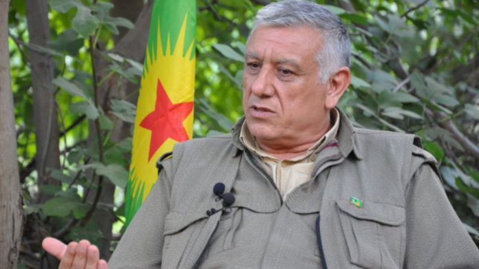Dans un message vidéo, le coprésident du Conseil exécutif de l’Union des communautés du Kurdistan (KCK), Cemil Bayık, a décrit la résistance de la guérilla contre l’opération d’invasion turque comme une « défense légitime » pour le peuple kurde.