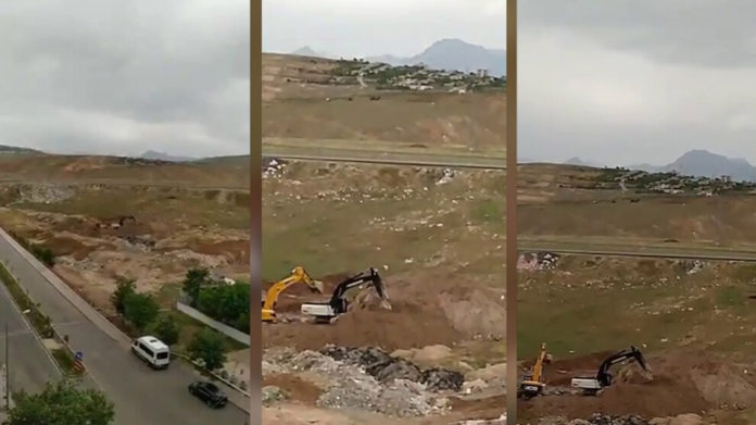 La municipalité de Siirt, dirigée par un administrateur de l'AKP, a cédé le charnier « Newala Qesaba » pour en faire un chantier de construction. Des Arméniens y ont été enterrés en 1915 et des membres du PKK avec des victimes des « disparitions forcées » de l'État turc dans les années 80 et 90.