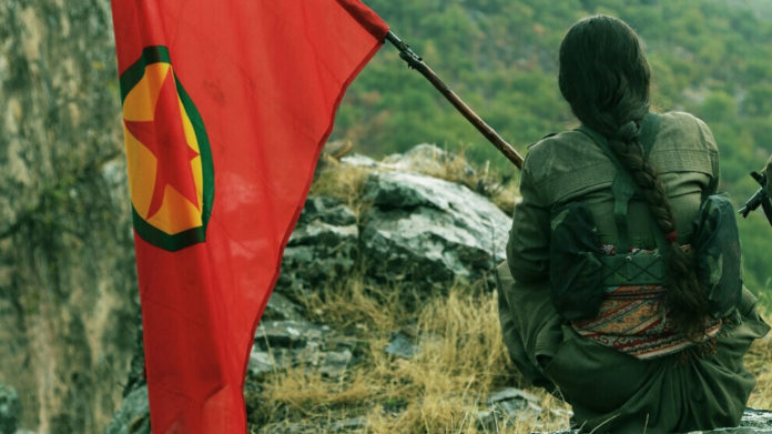 Les Forces de défense du peuple (HPG, branche armée du PKK) ont fait état lundi, dans un communiqué, de l’utilisation de gaz chimique par la Turquie. Selon le bureau de presse des Forces de défense du peuple, les 10 et 12 juin, de violents affrontements ont eu lieu entre les forces tuques, qui ont tenté de pénétrer dans un tunnel de guerre, et la guérilla kurde à Metina sur la colline de Zendura.