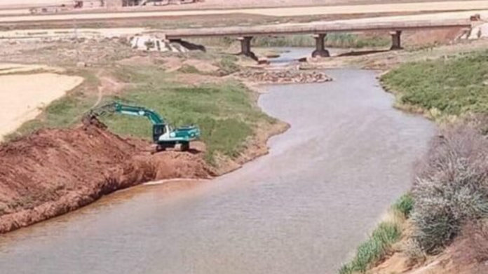 Alors que la Turquie continue de baisser le débit d'eau du fleuve Euphrate, des mercenaires djihadistes pro-turcs retiennent l'eau du fleuve Khabour dans les zones sous leur contrôle.