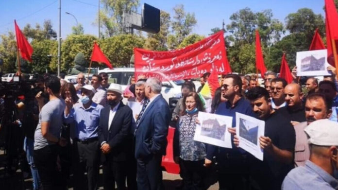 A l'appel du parti communiste du Kurdistan, une action de protestation contre l'invasion turque s'est tenue devant le parlement à Hewler (Erbil).