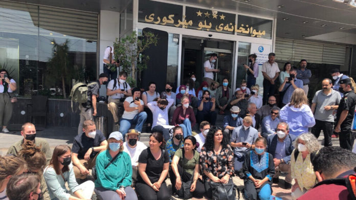 Les forces irakiennes ont refusé à une délégation internationale l'accès au camp de réfugiés de Makhmour, ainsi qu’à la ville de Shengal, au Sud-Kurdistan (nord de l'Irak).