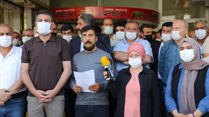 La grève de la faim des prisonniers politiques pour dénoncer l'isolement du leader kurde Abdullah Öcalan et les violations des droits des détenus dans les prisons turques dure depuis plus de 200 jours.
