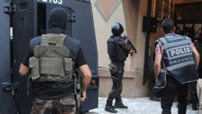 La police turque a fait une descente dans de nombreux domiciles ce lundi matin, à Amed (Diyarbakir), arrêtant au moins 9 personnes.