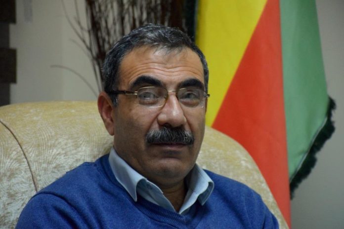 Dans une interview accordée à l’agence de presse kurde ANF, Aldar Khalil, membre du Conseil de la coprésidence du Parti de l'union démocratique (PYD), a déclaré que les récentes accusations du vice-ministre syrien des Affaires étrangères à l’égard de la Turquie résultaient des oppositions récentes entre les deux pays.
