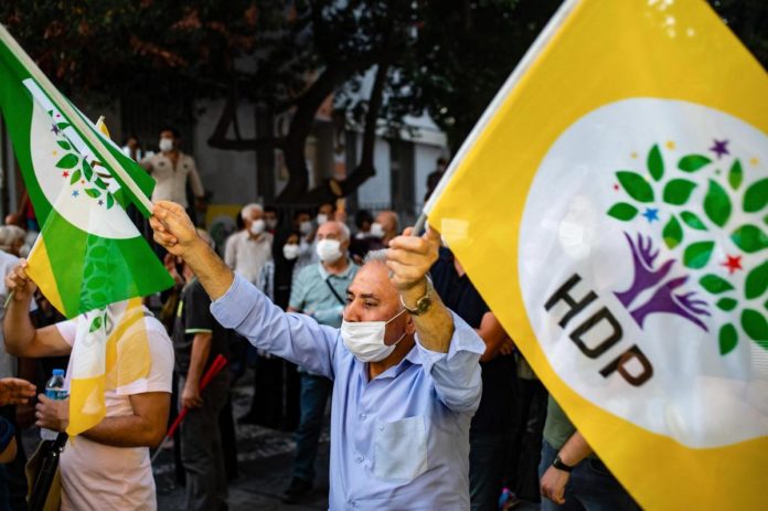 Le procureur général de la Cour de cassation turque a soumis lundi à la Cour constitutionnelle un nouvel acte d'accusation visant à dissoudre le Parti démocratique des peuples (HDP).