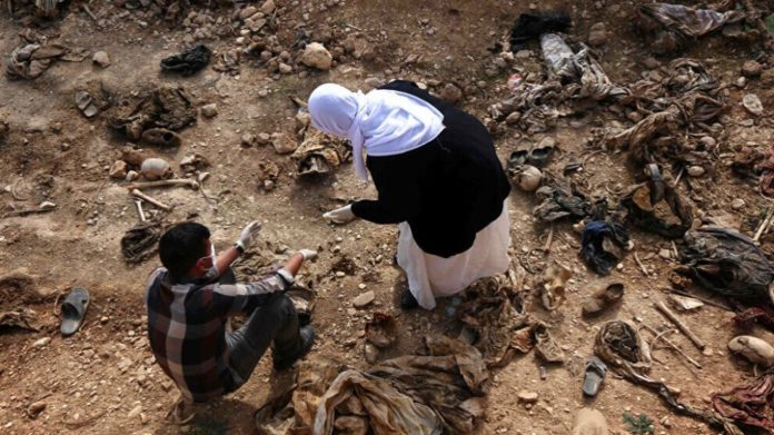 Les corps de 11 personnes tuées lors du génocide perpétré par l’EI en 2014 contre les Yézidis de Shengal (Sinjar) ont été découverts dans une fosse commune.
