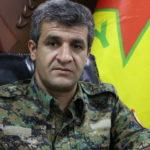 « 71 corps de civils et combattants se trouvaient dans le cimetière détruit par la Turquie à Afrin » Le porte-parole des Unités de protection du peuple (YPG), Nuri Mahmoud, a démenti les affirmations de l'État turc envahisseur concernant une fosse commune à Afrin et a déclaré que le lieu détruit était en fait un cimetière des combattants.