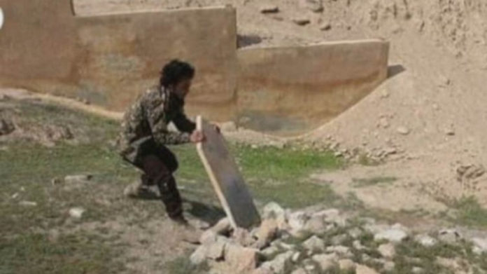 L'Organisation des droits de l'homme d'Afrin a déclaré samedi que des groupes de mercenaires affiliés à la Turquie ont détruits les pierres tombales à Afrin pour les vendre et les utilisées afin de construire des clôtures dans les jardins de leurs maisons.