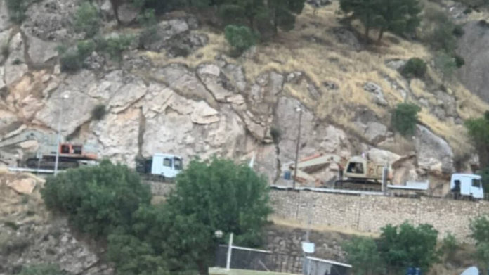 Un convoi de véhicules blindés des forces du PDK s’est déplacé jeudi de Sheladizê vers la zone de Rênçbiraxa contrôlée par la guérilla du PKK, au Sud-Kurdistan, selon des informations de source locale.