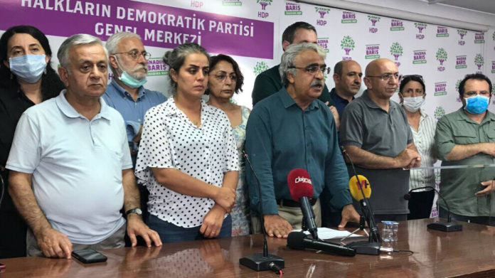 Après un crime raciste contre une famille kurde à Konya, le HDP a mis en cause la responsabilité du gouvernement turc