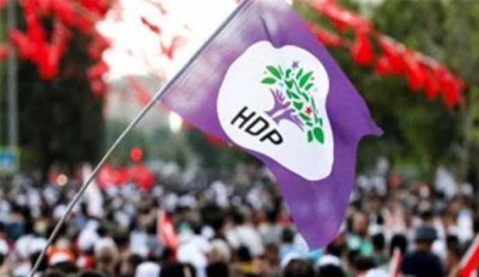 L'alliance gouvernementale AKP-MHP mène depuis des années des politiques sexistes et misogynes effrénées visant à légaliser la violence sexuelle et l'abus de pouvoir, a déclaré le Conseil des femmes du HDP à propos d’une nouvelle loi qui favorise l’impunité des délinquants sexuels en Turquie.