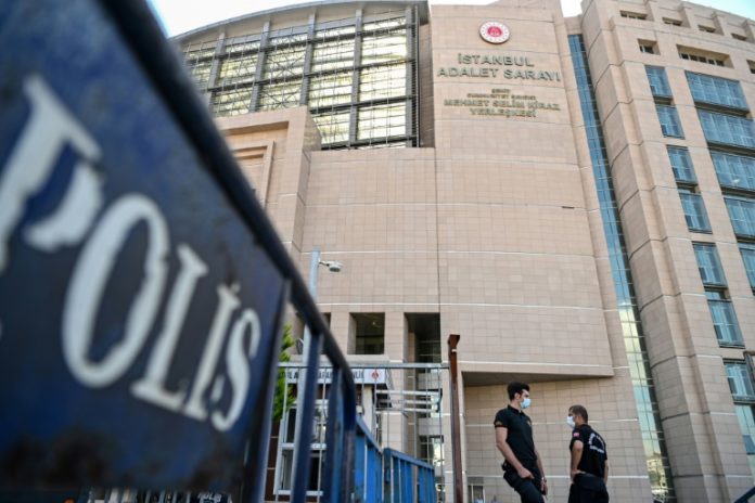 Un tribunal turc a remis en liberté trois militants de l’État islamique jugés pour avoir enlevé une fillette yézidie de sept ans à Shengal, et tenté de la vendre en ligne.